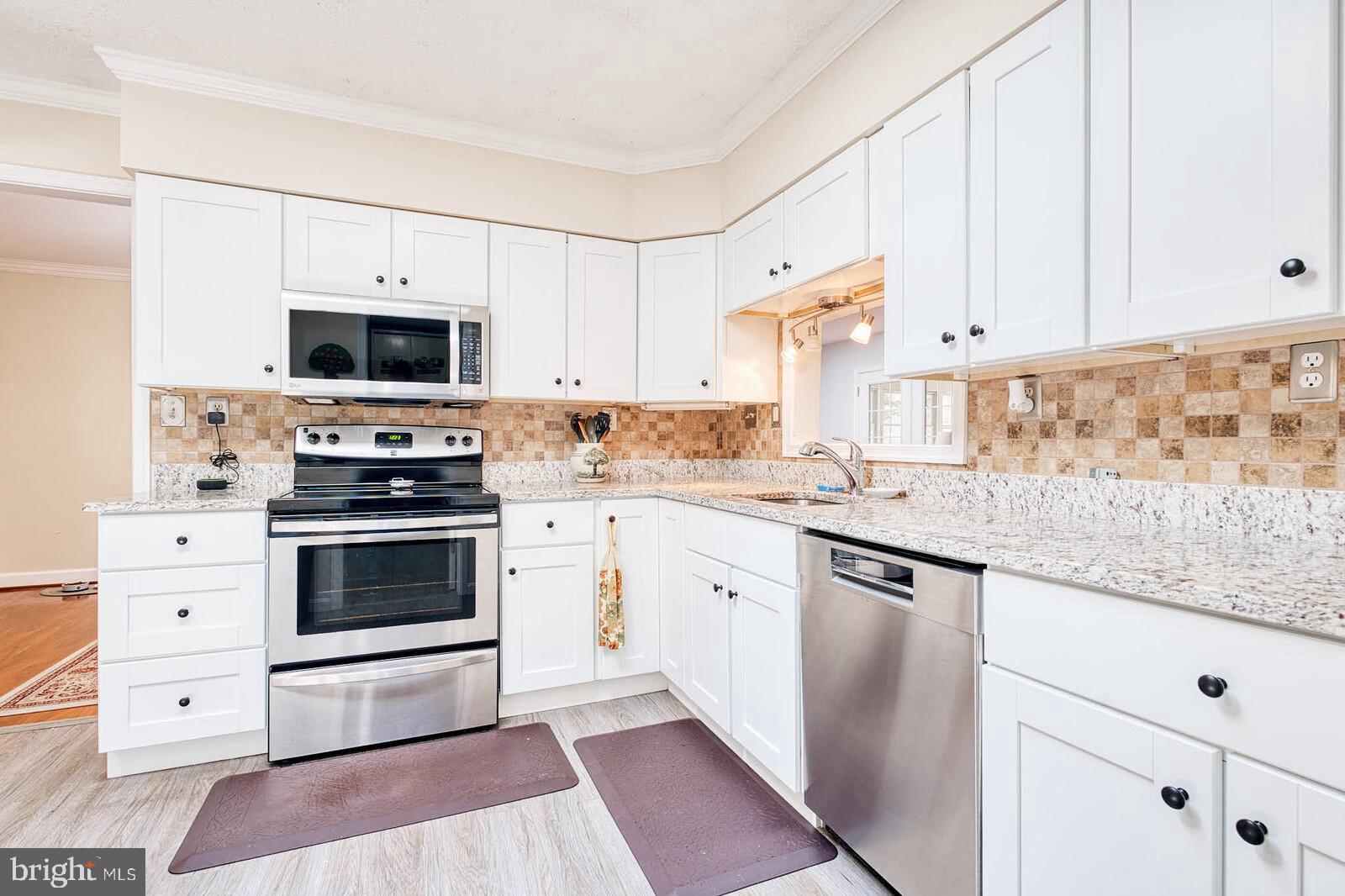 FOUR SEASONS - Residential