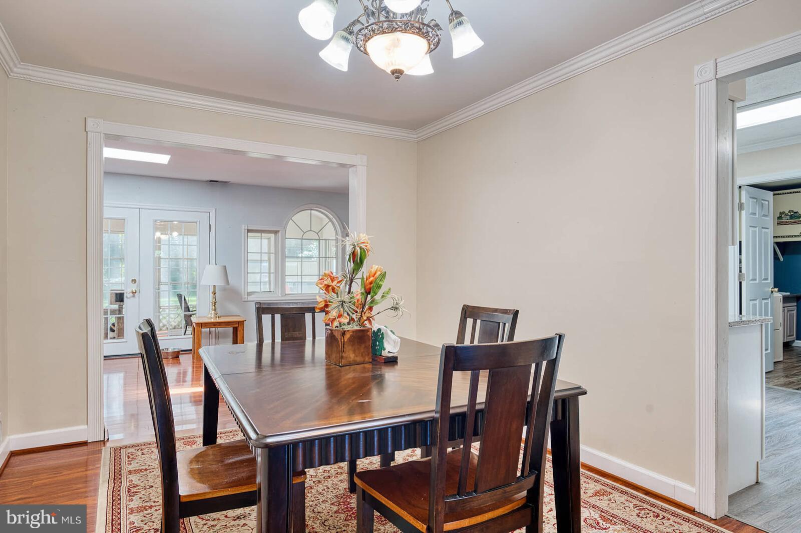 FOUR SEASONS - Residential