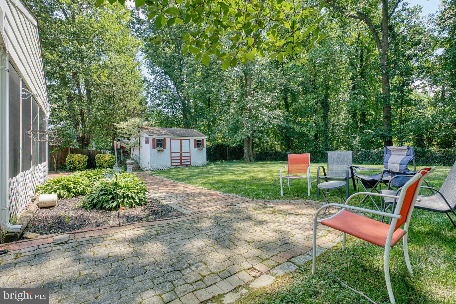 FOUR SEASONS - Residential