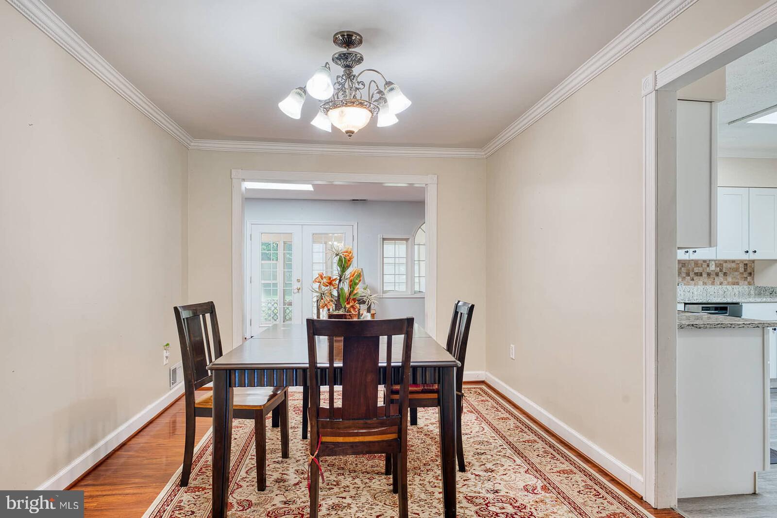 FOUR SEASONS - Residential