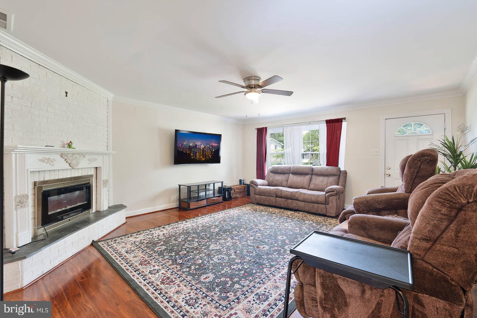 FOUR SEASONS - Residential