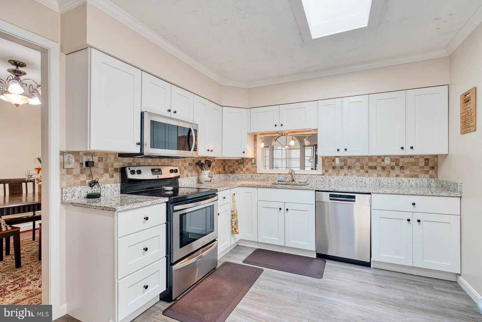 FOUR SEASONS - Residential