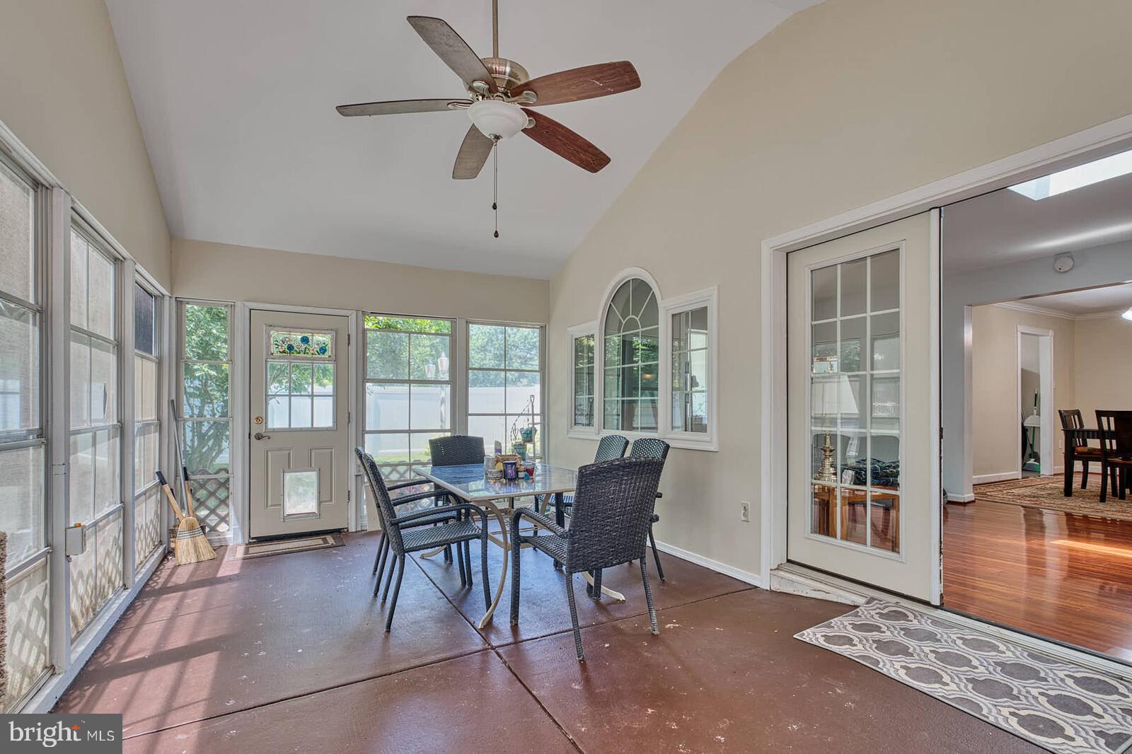 FOUR SEASONS - Residential