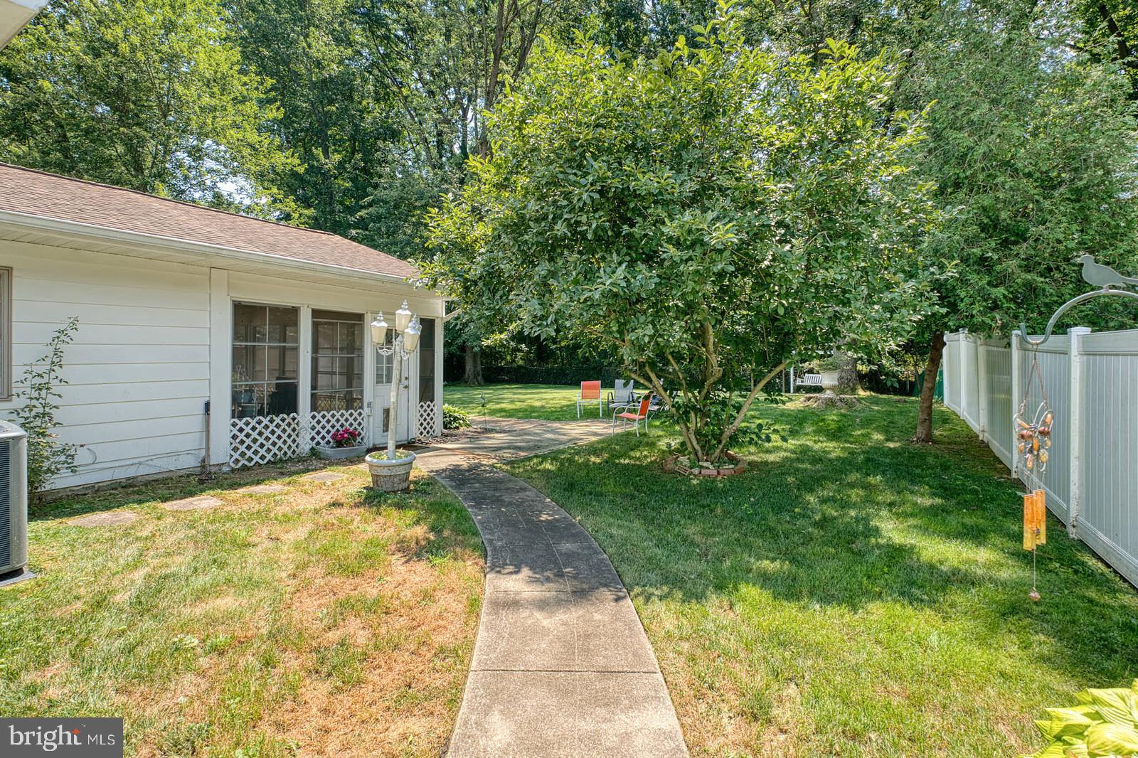 FOUR SEASONS - Residential