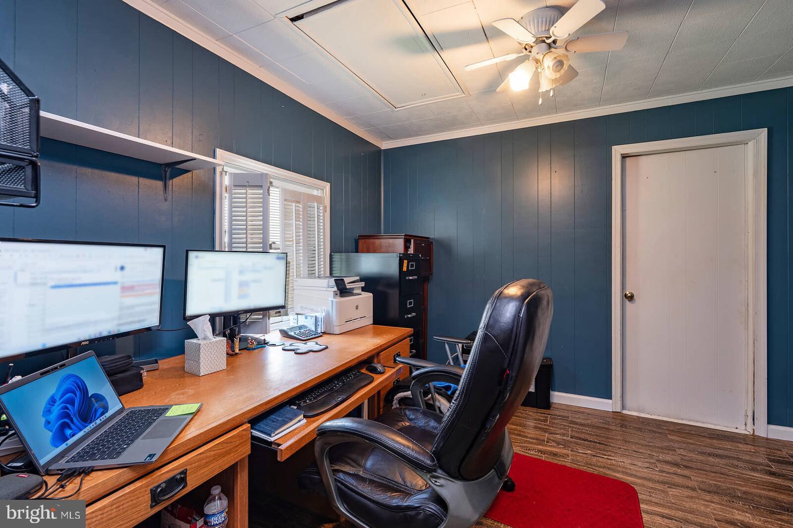 FOUR SEASONS - Residential