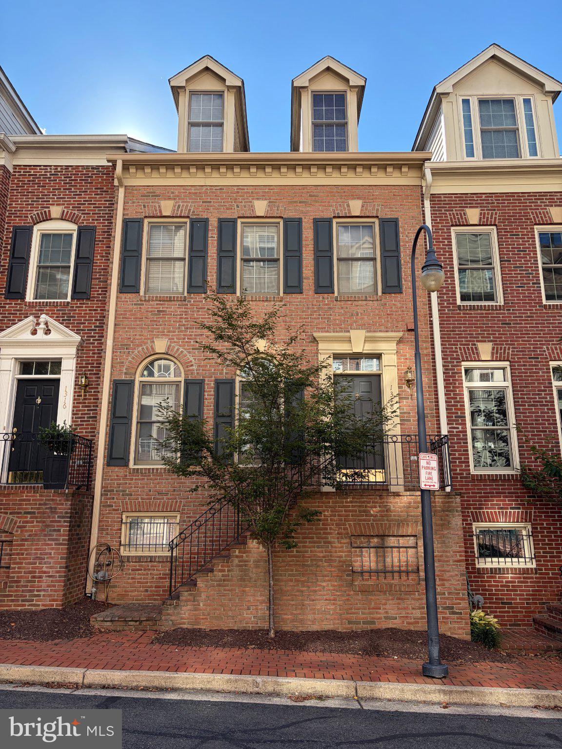 1318 N ADAMS COURT