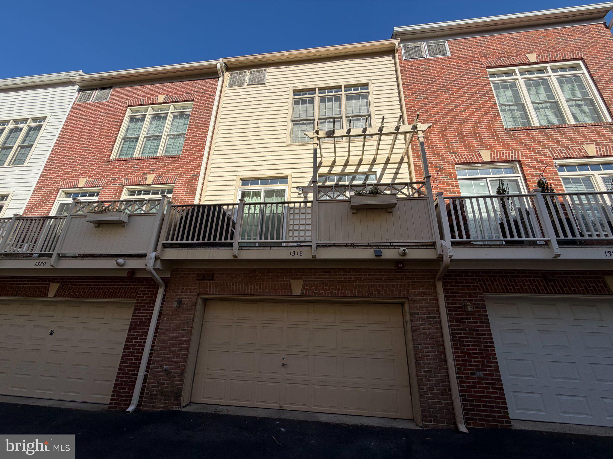 1318 N ADAMS COURT