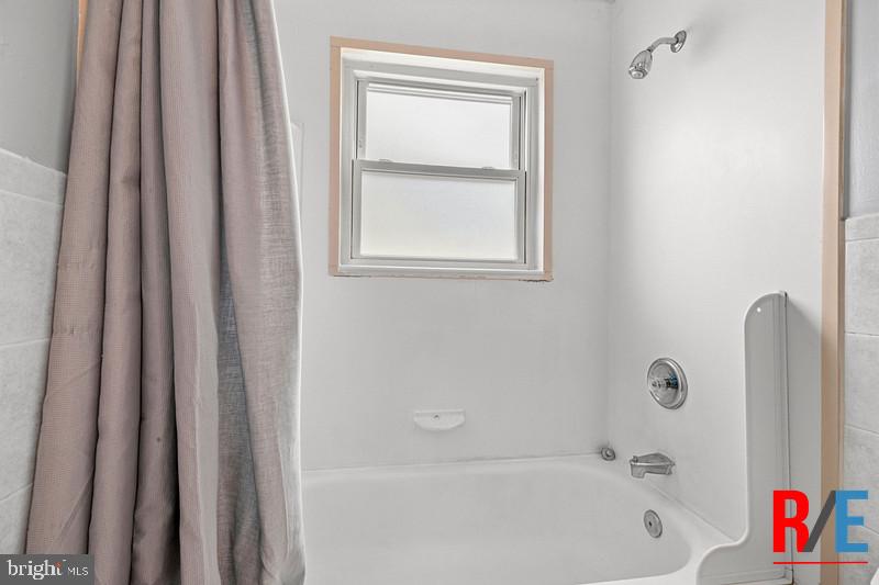 MILLERSVILLE - Residential