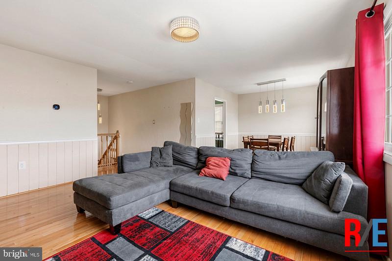MILLERSVILLE - Residential