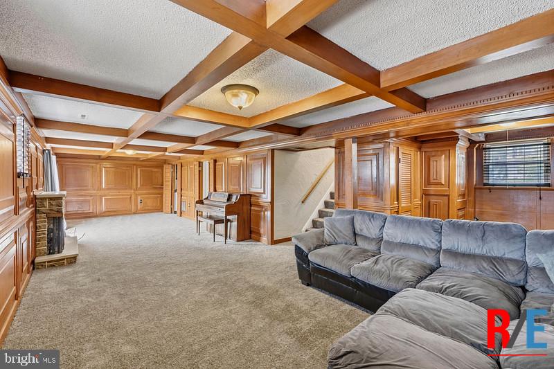 MILLERSVILLE - Residential