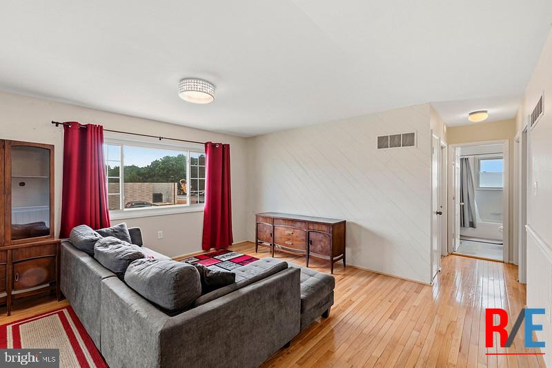 MILLERSVILLE - Residential