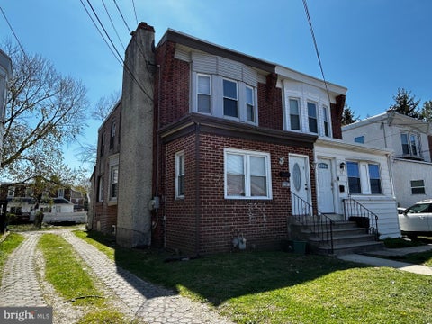 Townhouse For Sale - 19 N Macdade Boulevard<br/> GLENOLDEN, PA 19036