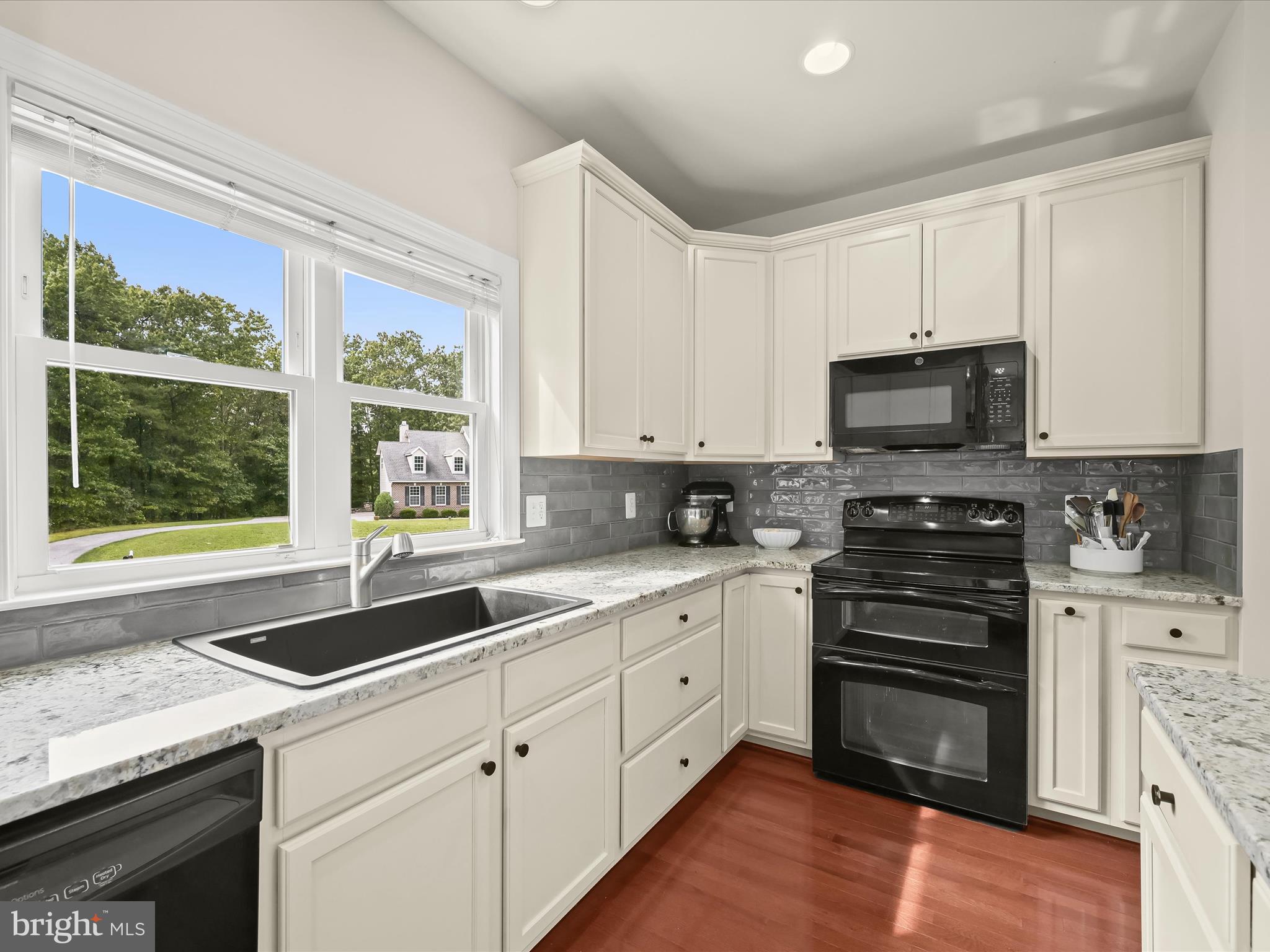 NICOLE HAVEN - Residential