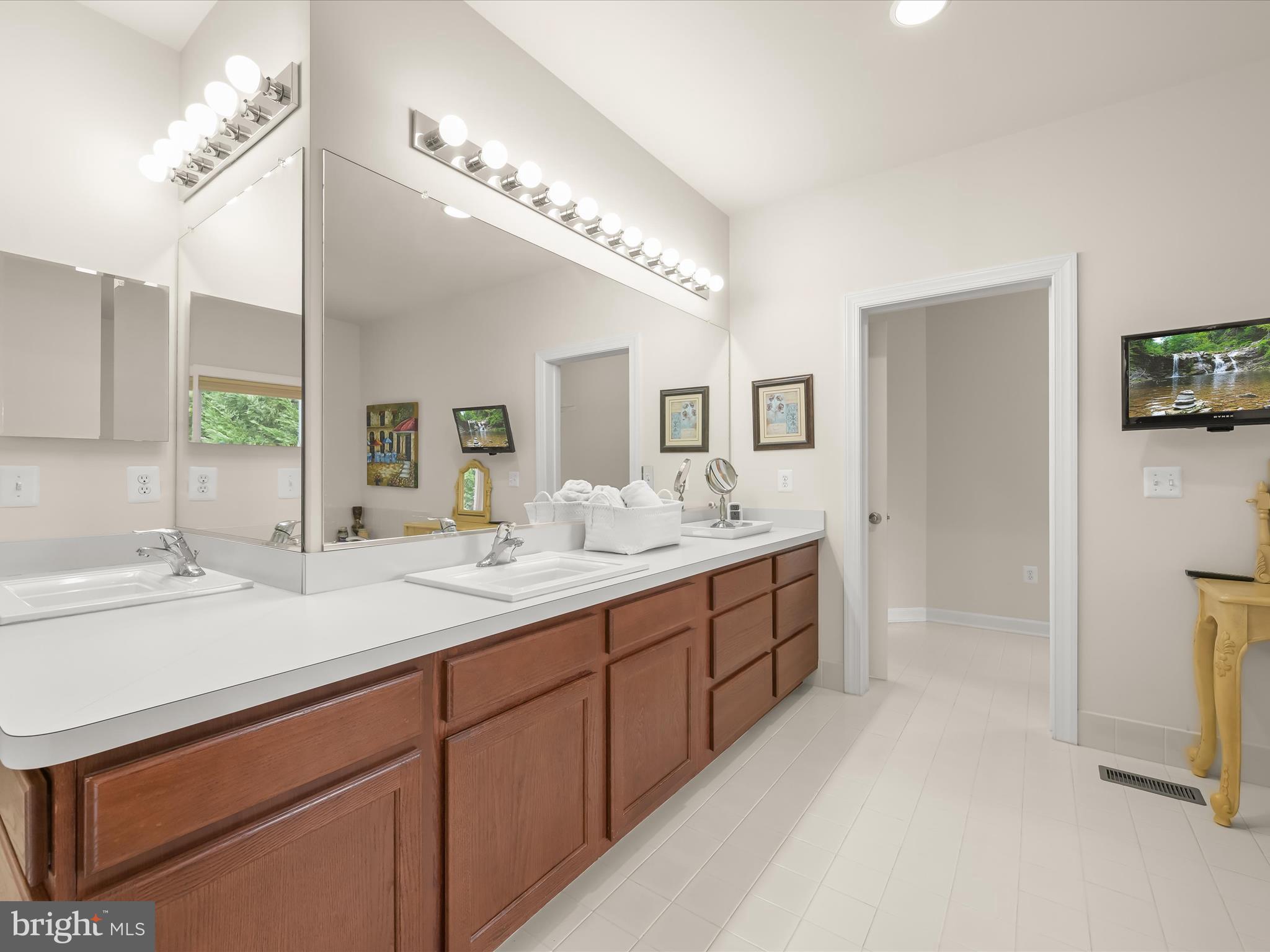 NICOLE HAVEN - Residential