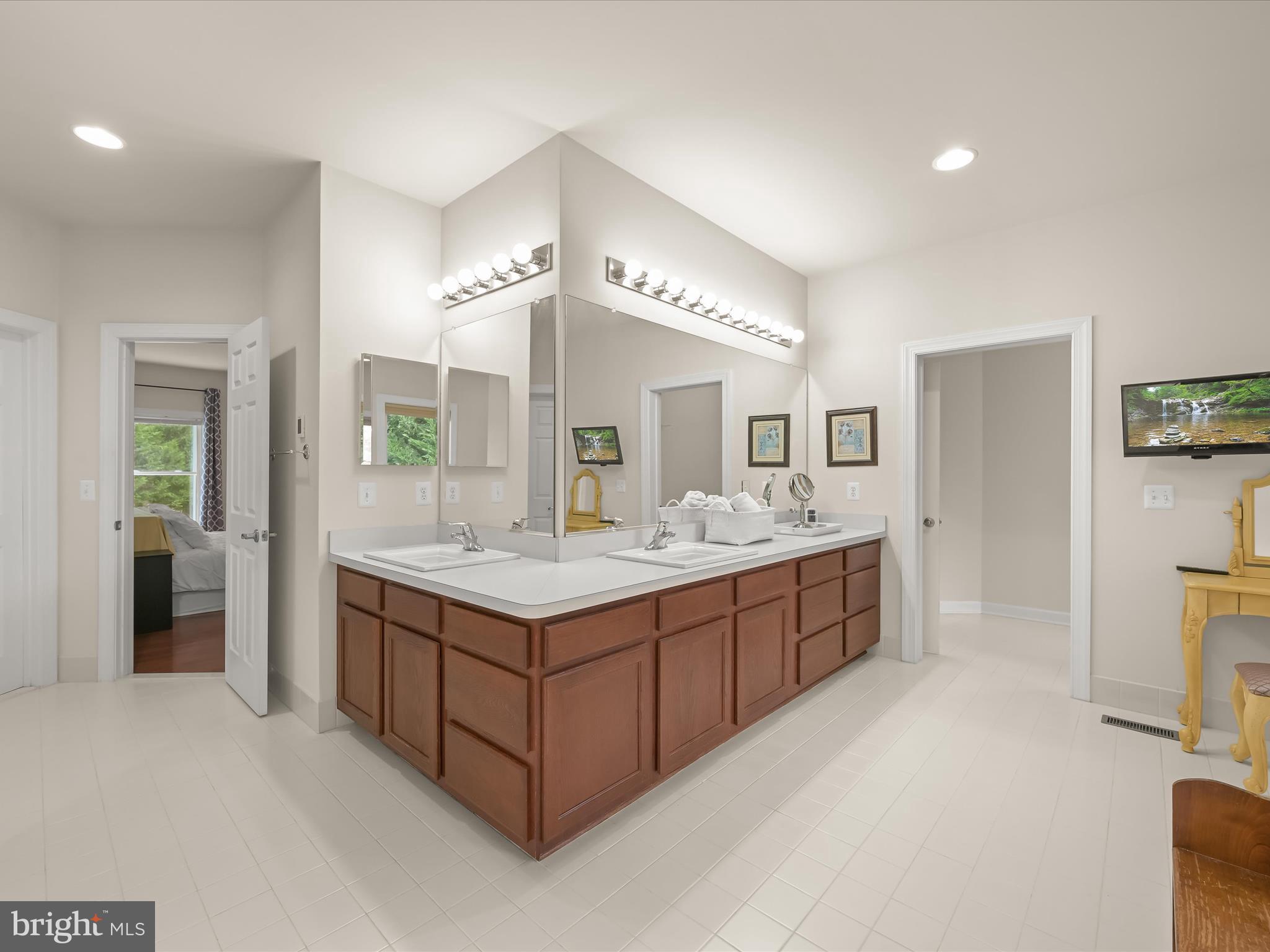 NICOLE HAVEN - Residential