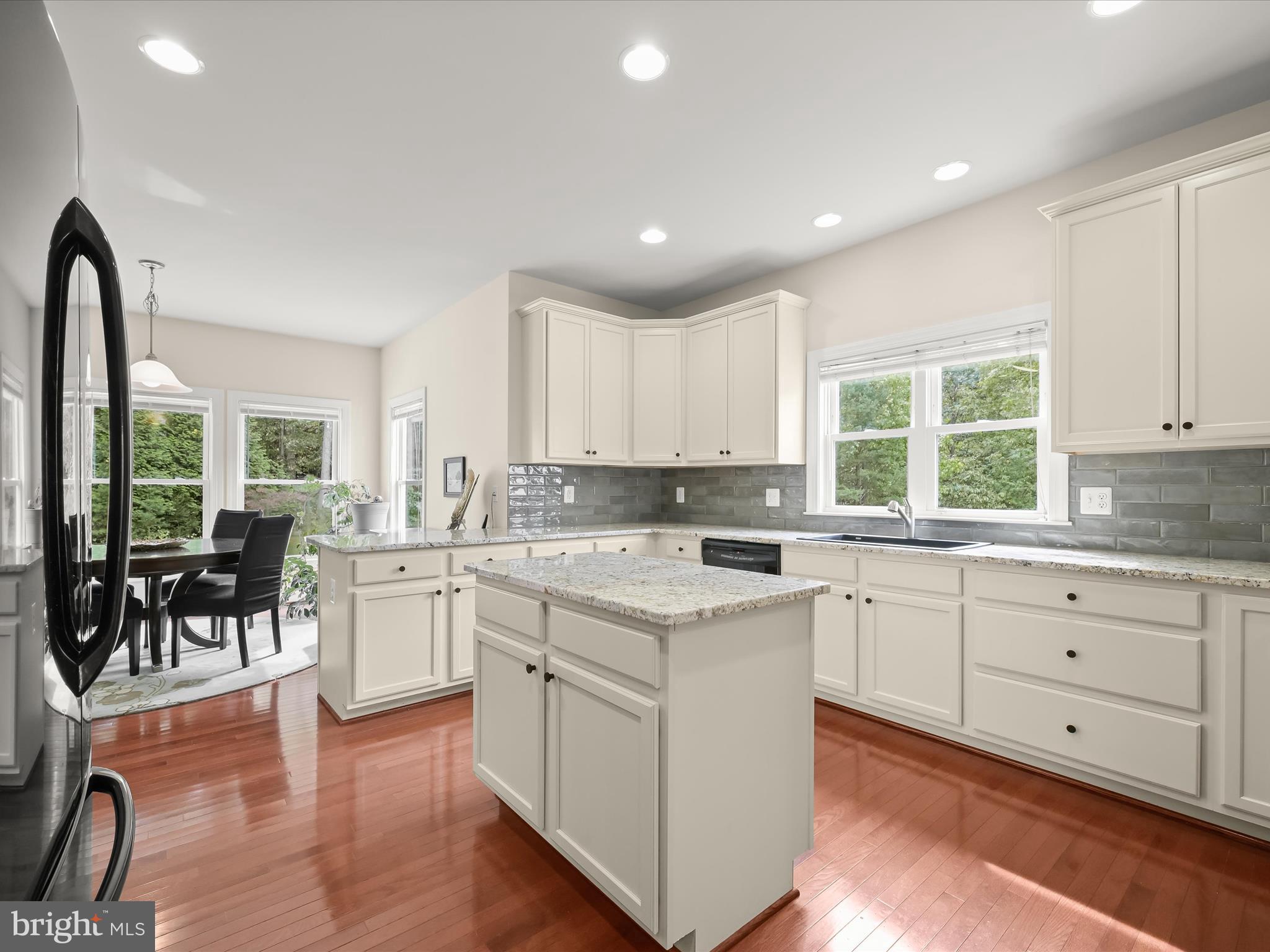 NICOLE HAVEN - Residential