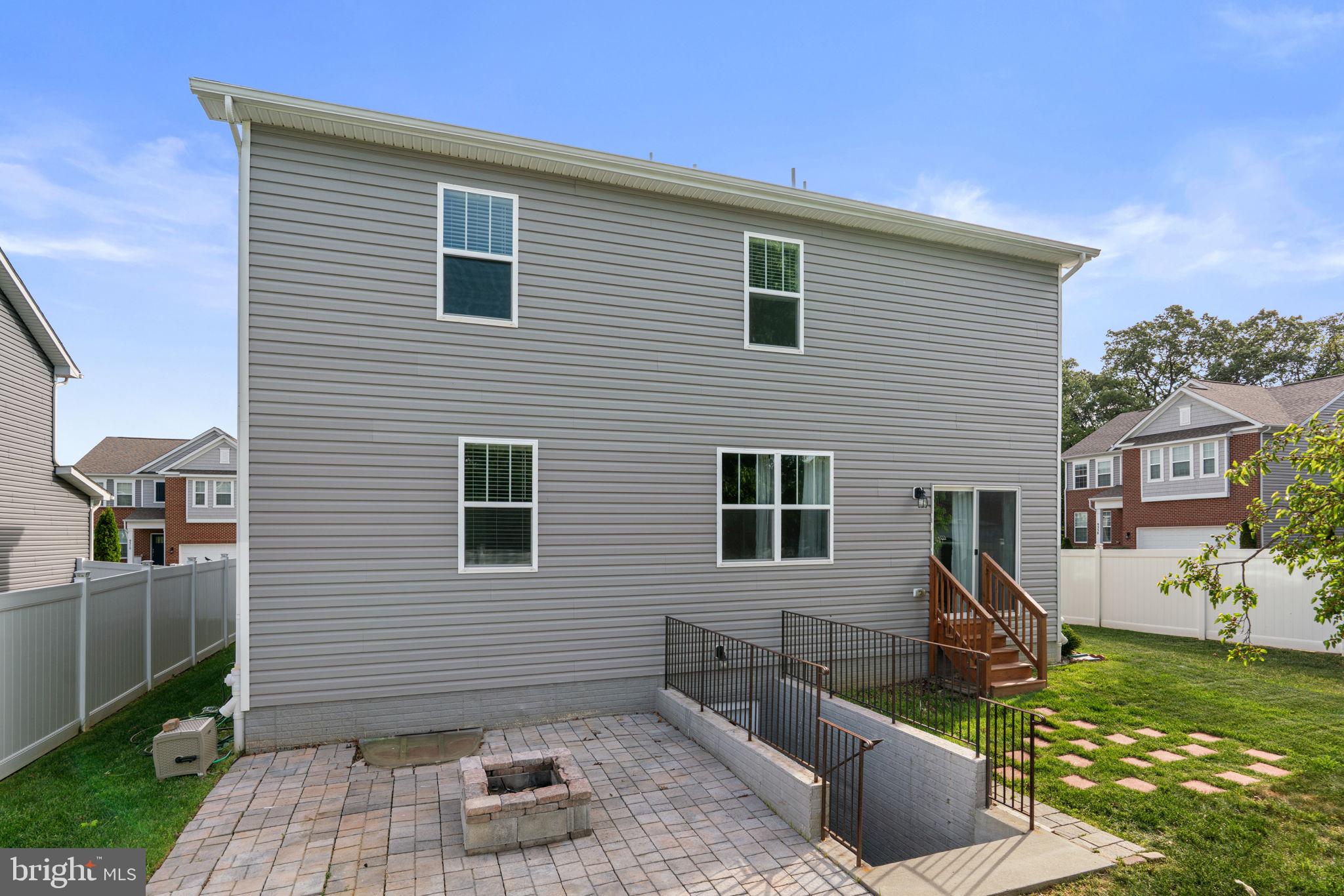HONEYSUCKLE RIDGE - Residential
