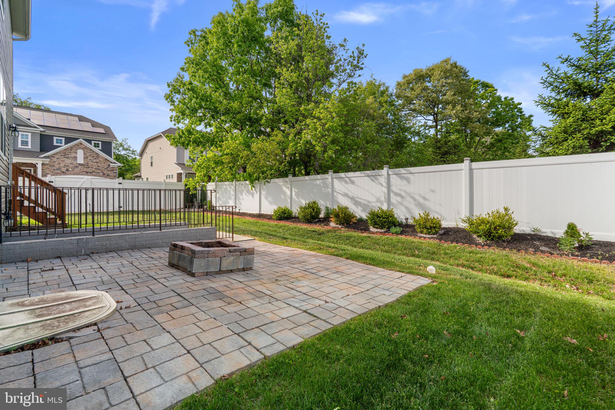 HONEYSUCKLE RIDGE - Residential