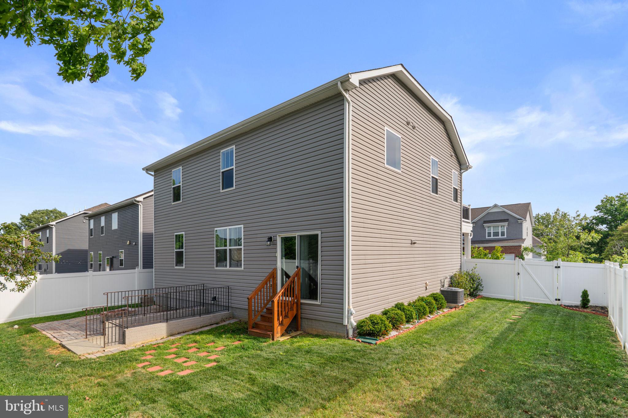 HONEYSUCKLE RIDGE - Residential