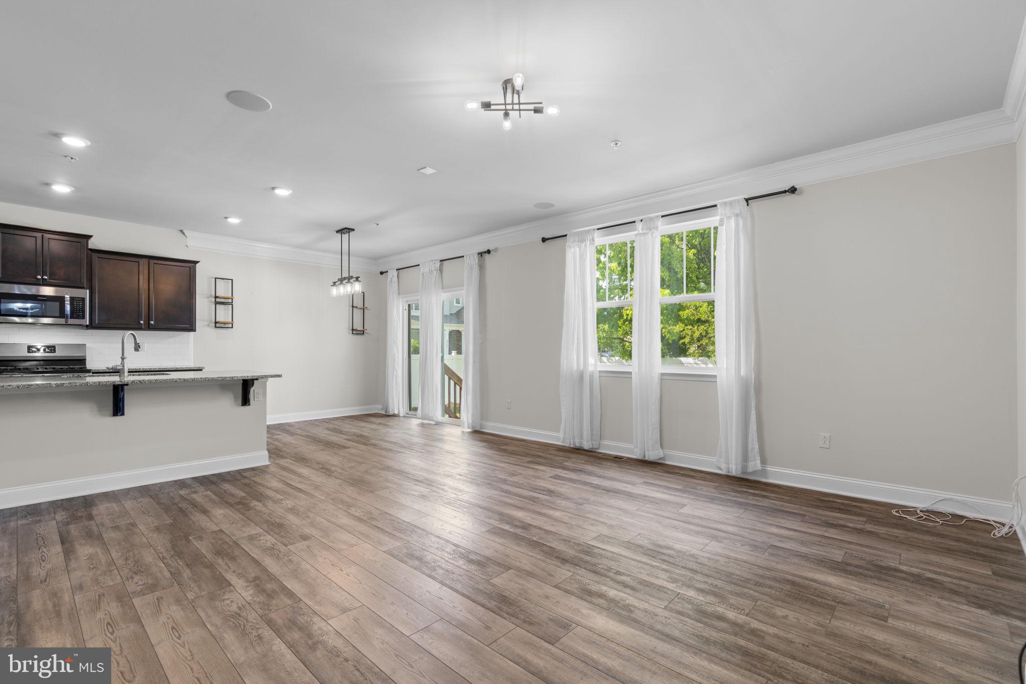 HONEYSUCKLE RIDGE - Residential