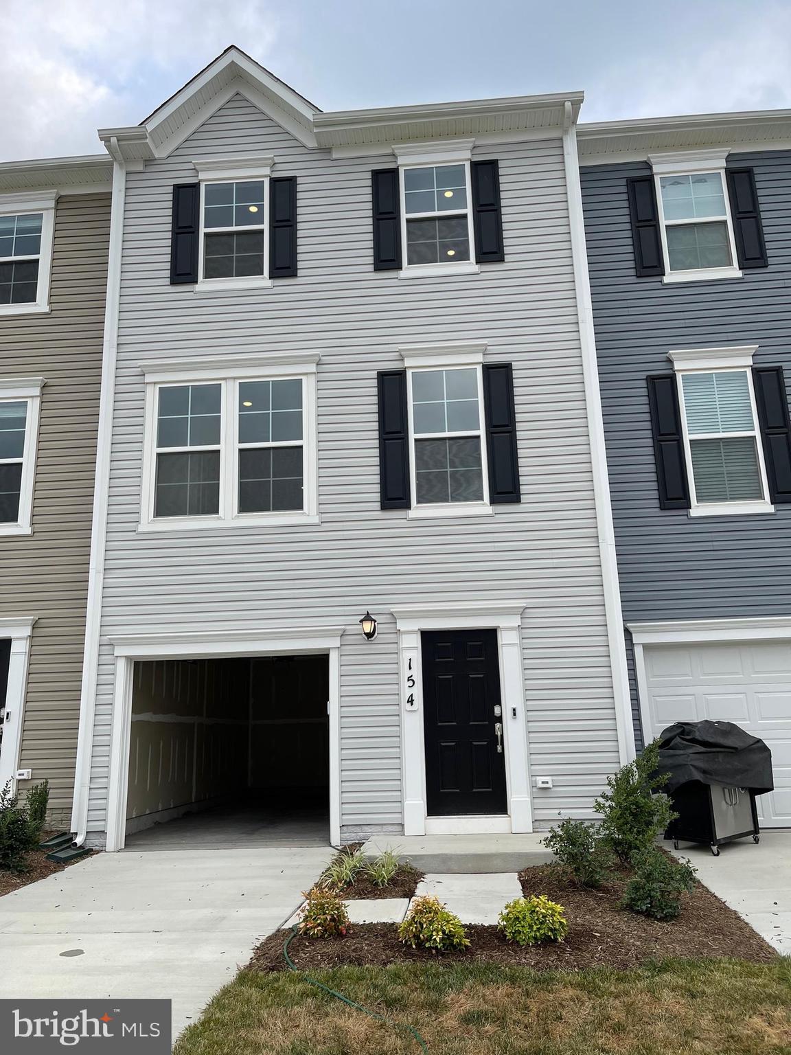 SENSENY VILLAGE - Residential Lease