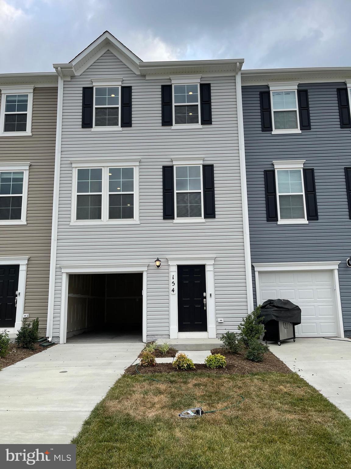 SENSENY VILLAGE - Residential Lease