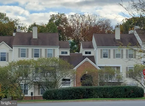 46893 Eaton Terrace Unit 300, Sterling, VA MLS: VALO2108000