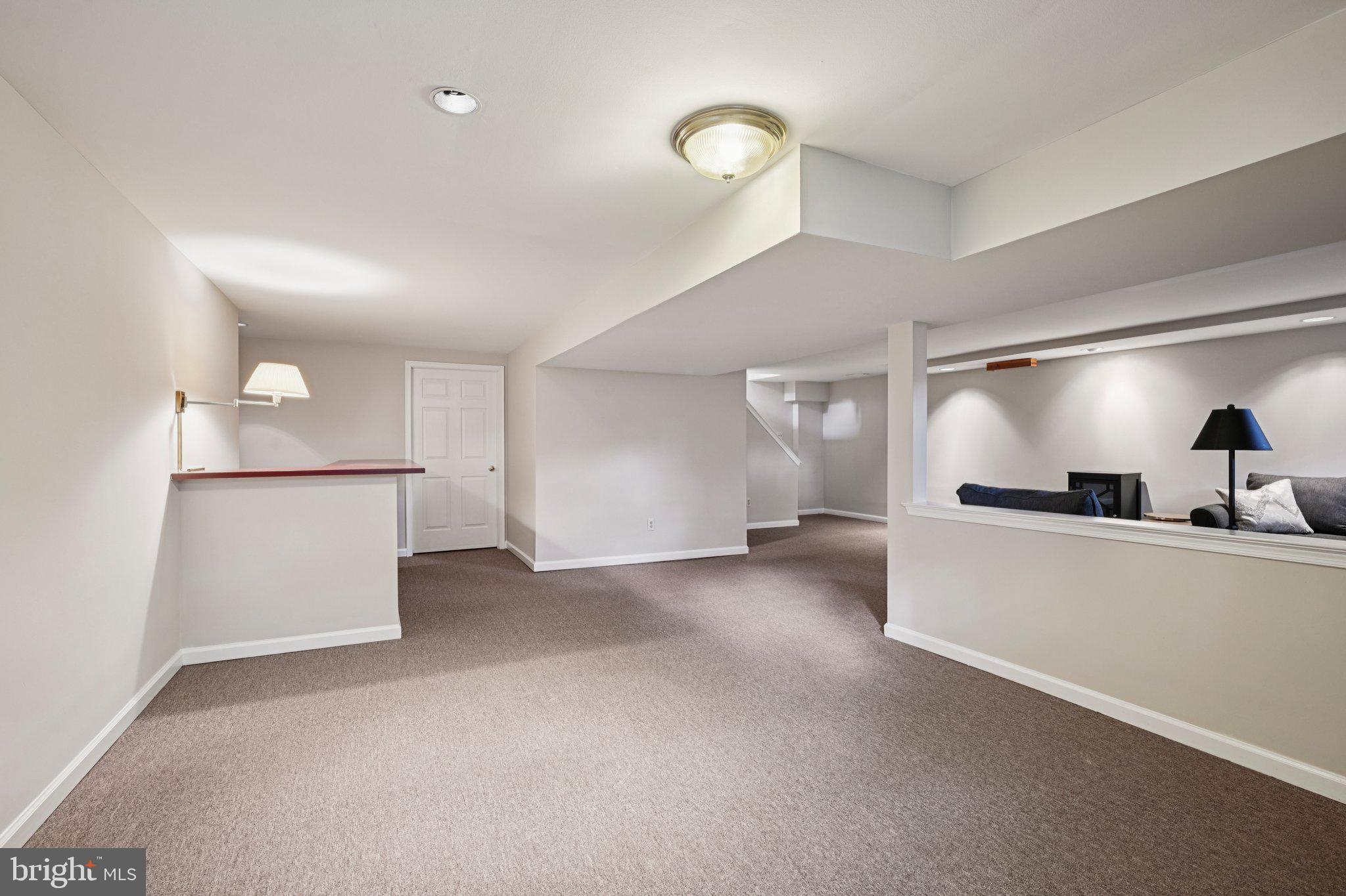 LOCKWOOD CHASE - Residential