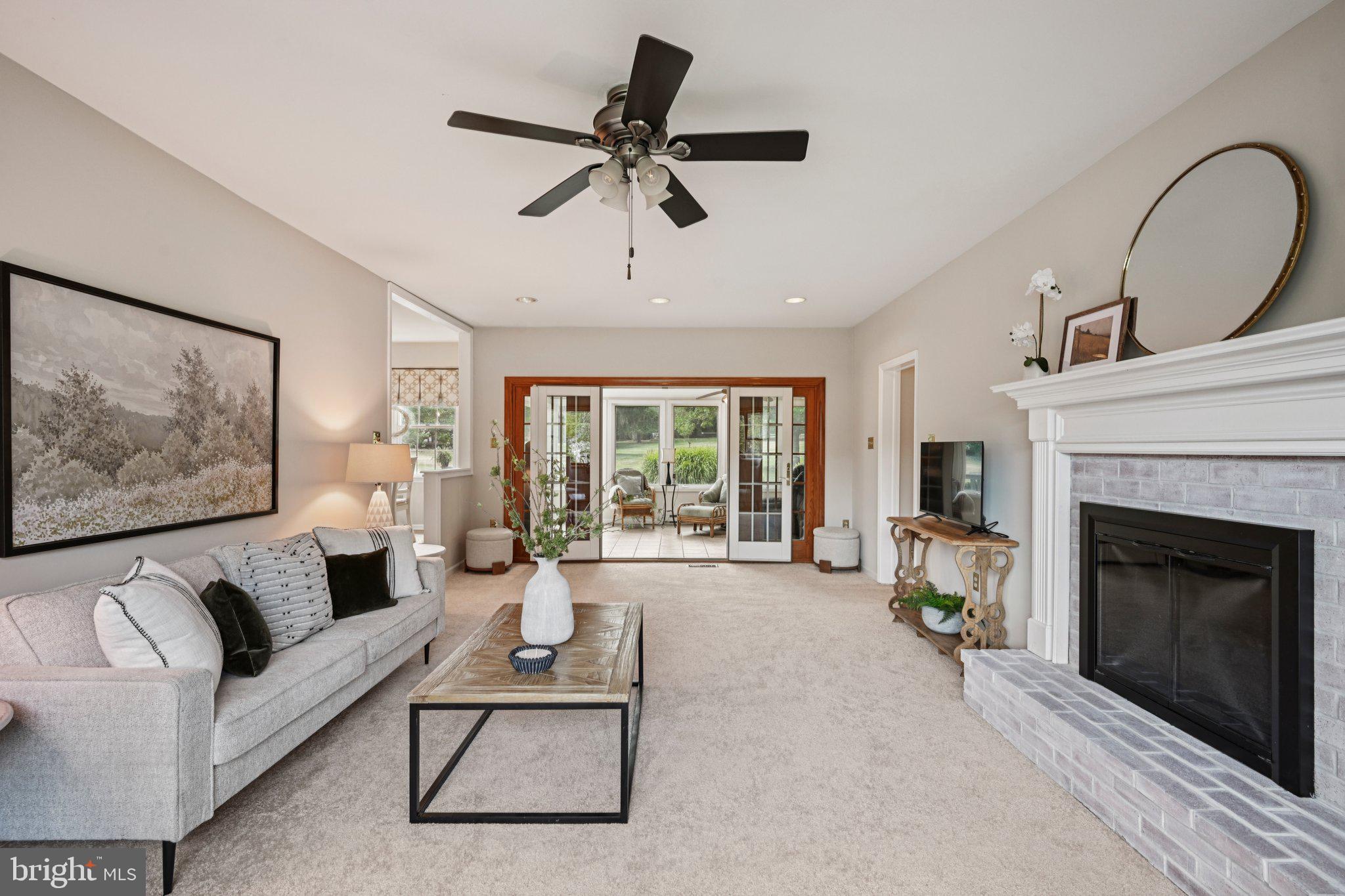 LOCKWOOD CHASE - Residential