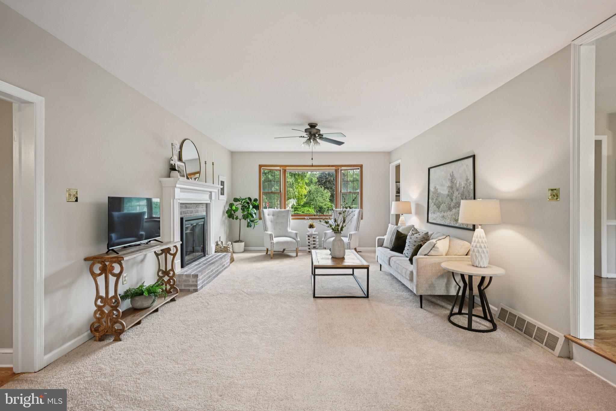 LOCKWOOD CHASE - Residential