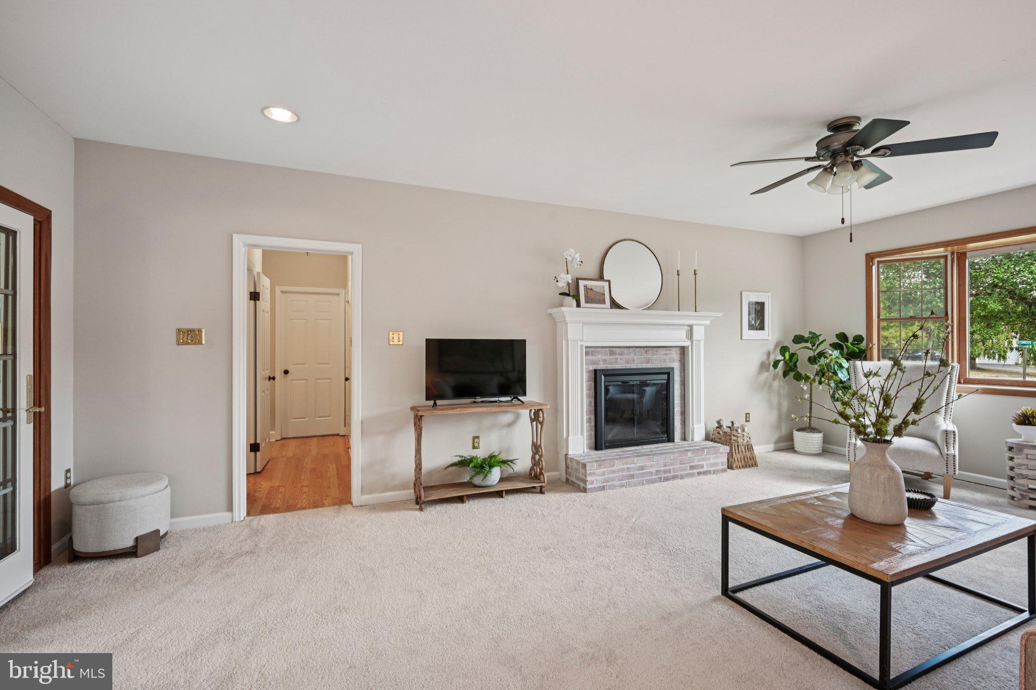 LOCKWOOD CHASE - Residential