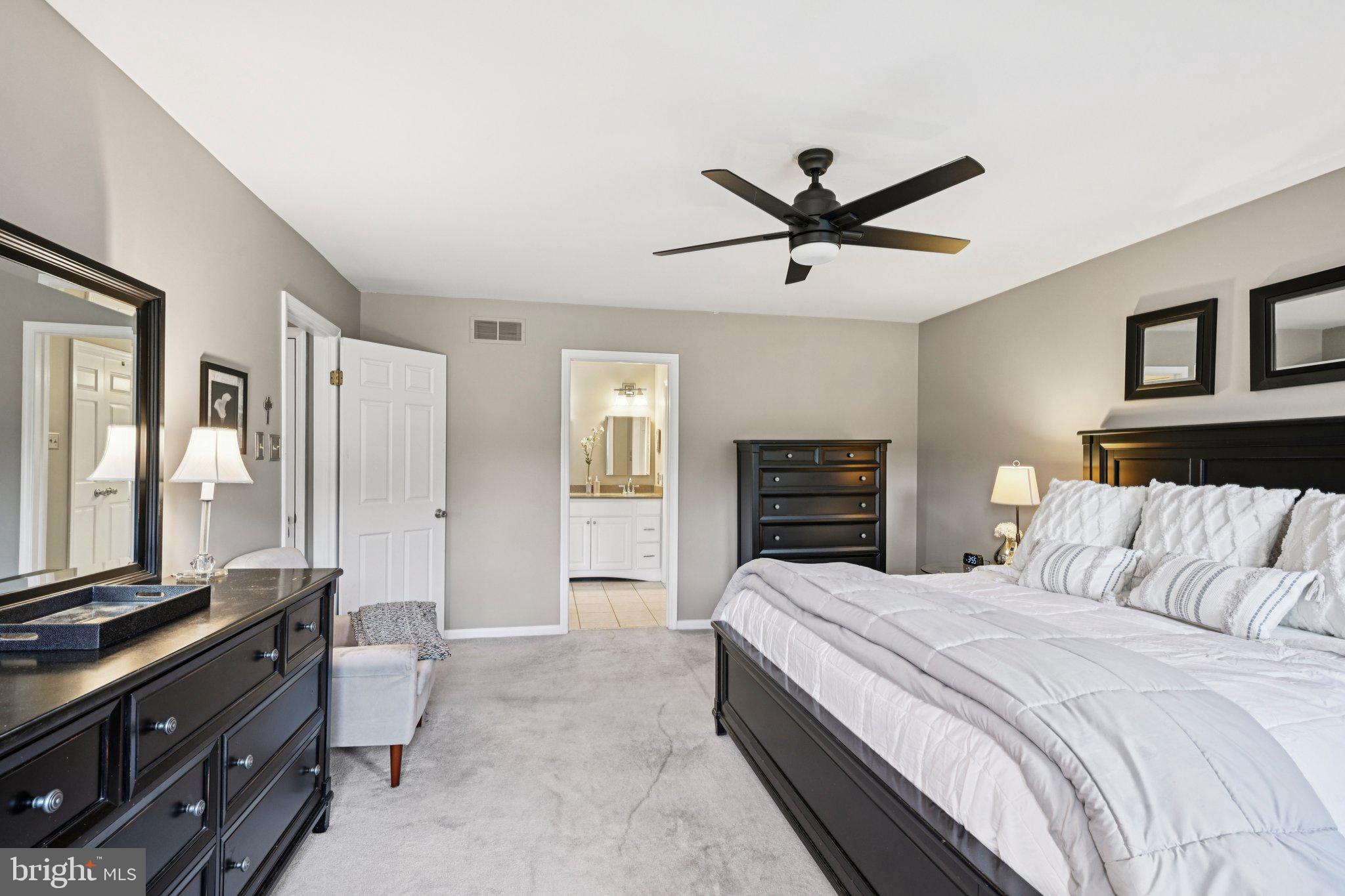 LOCKWOOD CHASE - Residential