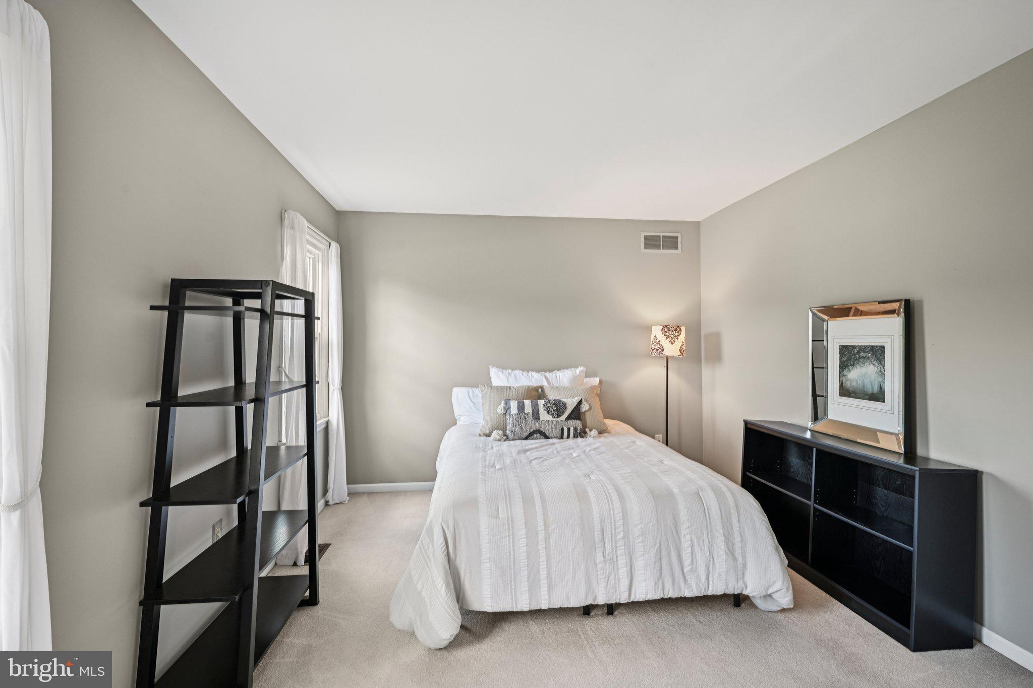 LOCKWOOD CHASE - Residential