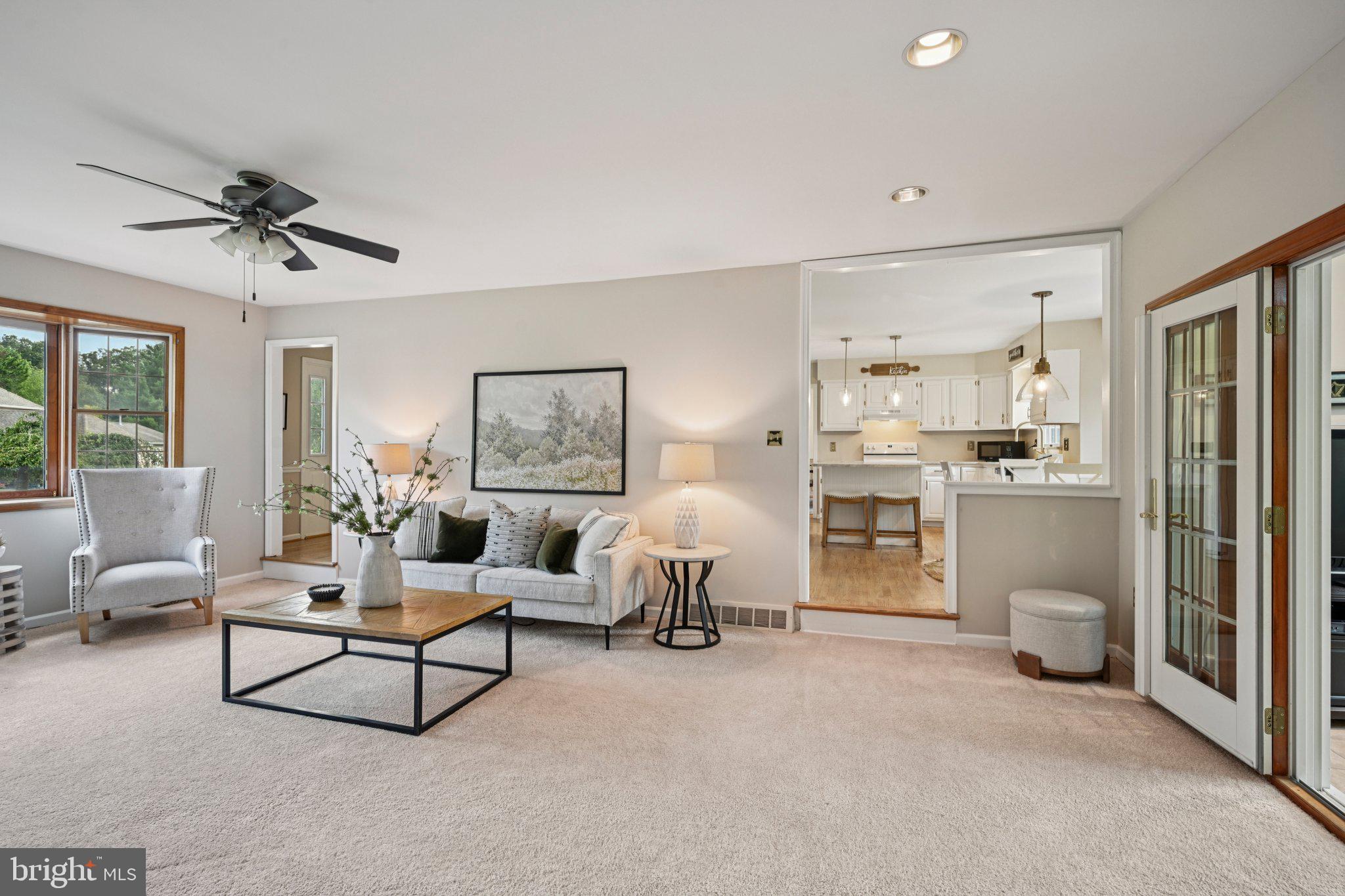 LOCKWOOD CHASE - Residential