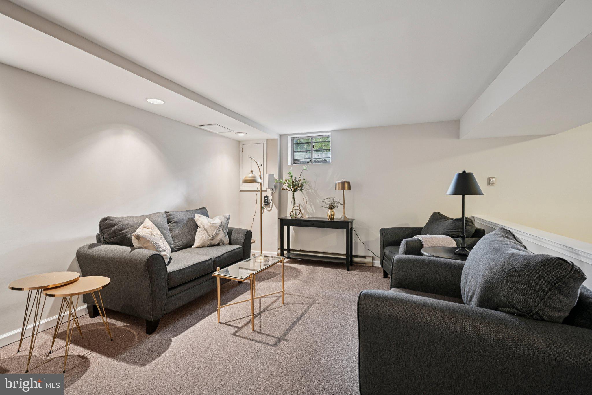 LOCKWOOD CHASE - Residential