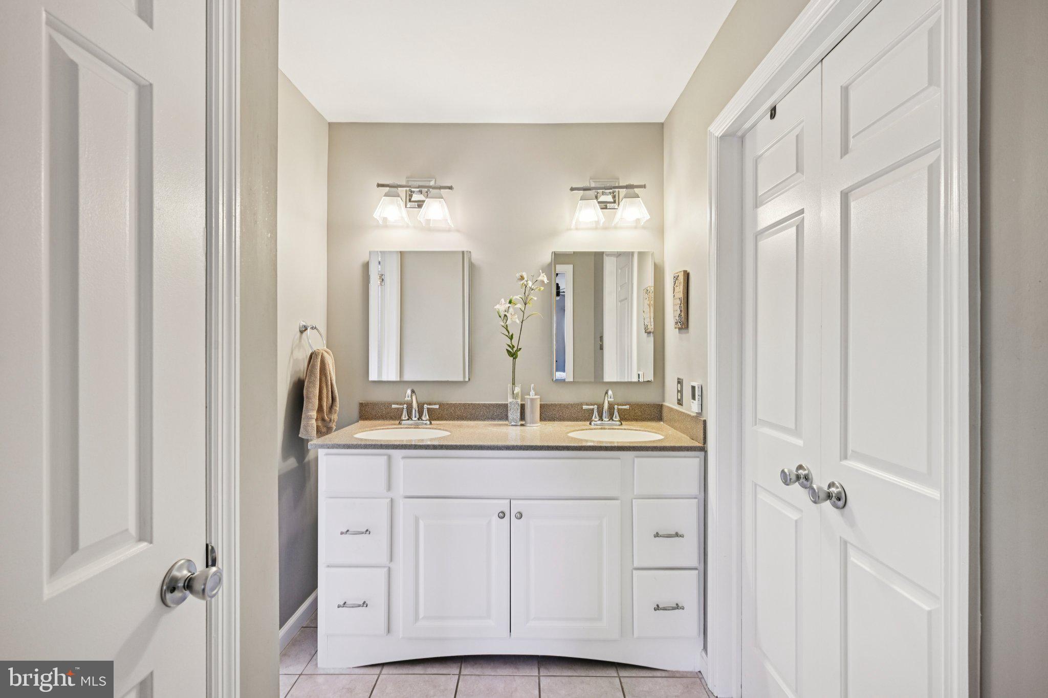 LOCKWOOD CHASE - Residential