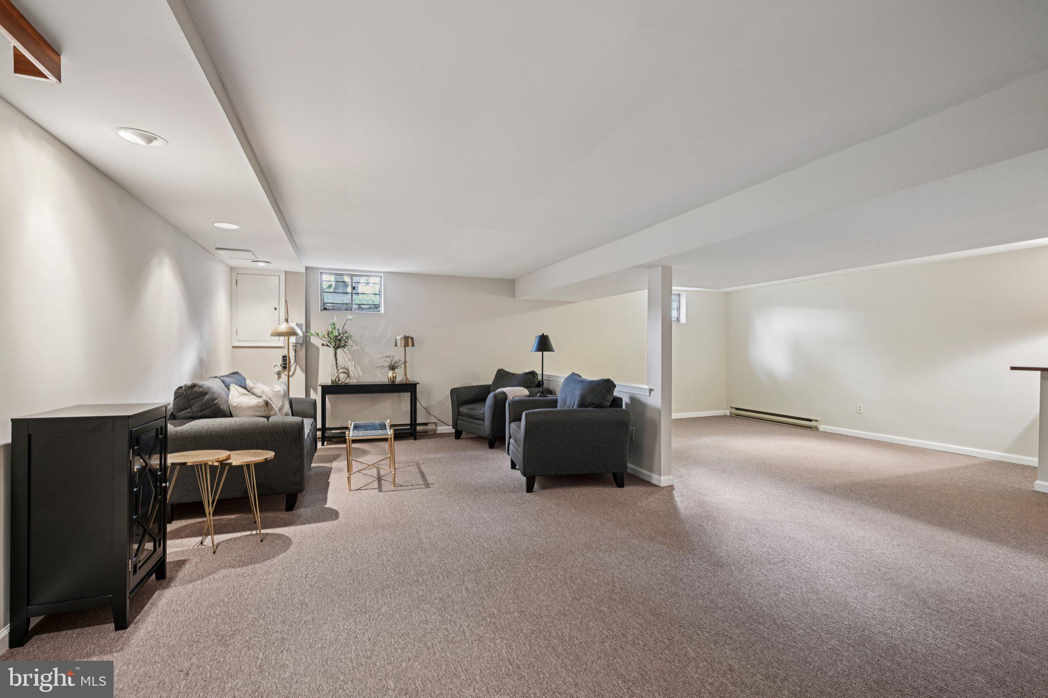 LOCKWOOD CHASE - Residential