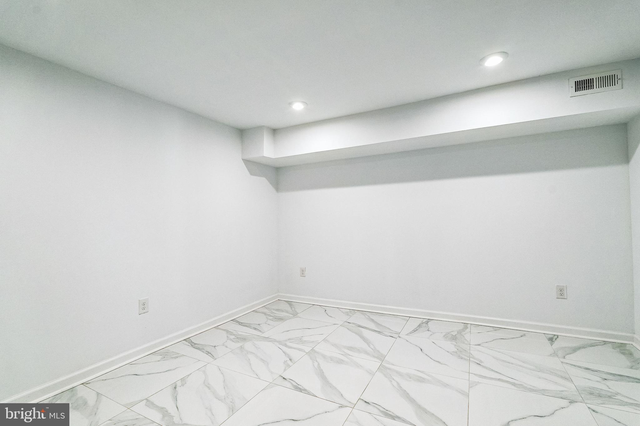 GERMANTOWN (EAST) - Residential