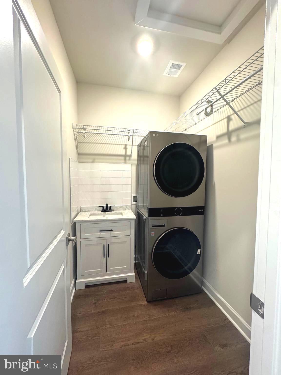 BOULEVARD VI TOWNS - Residential