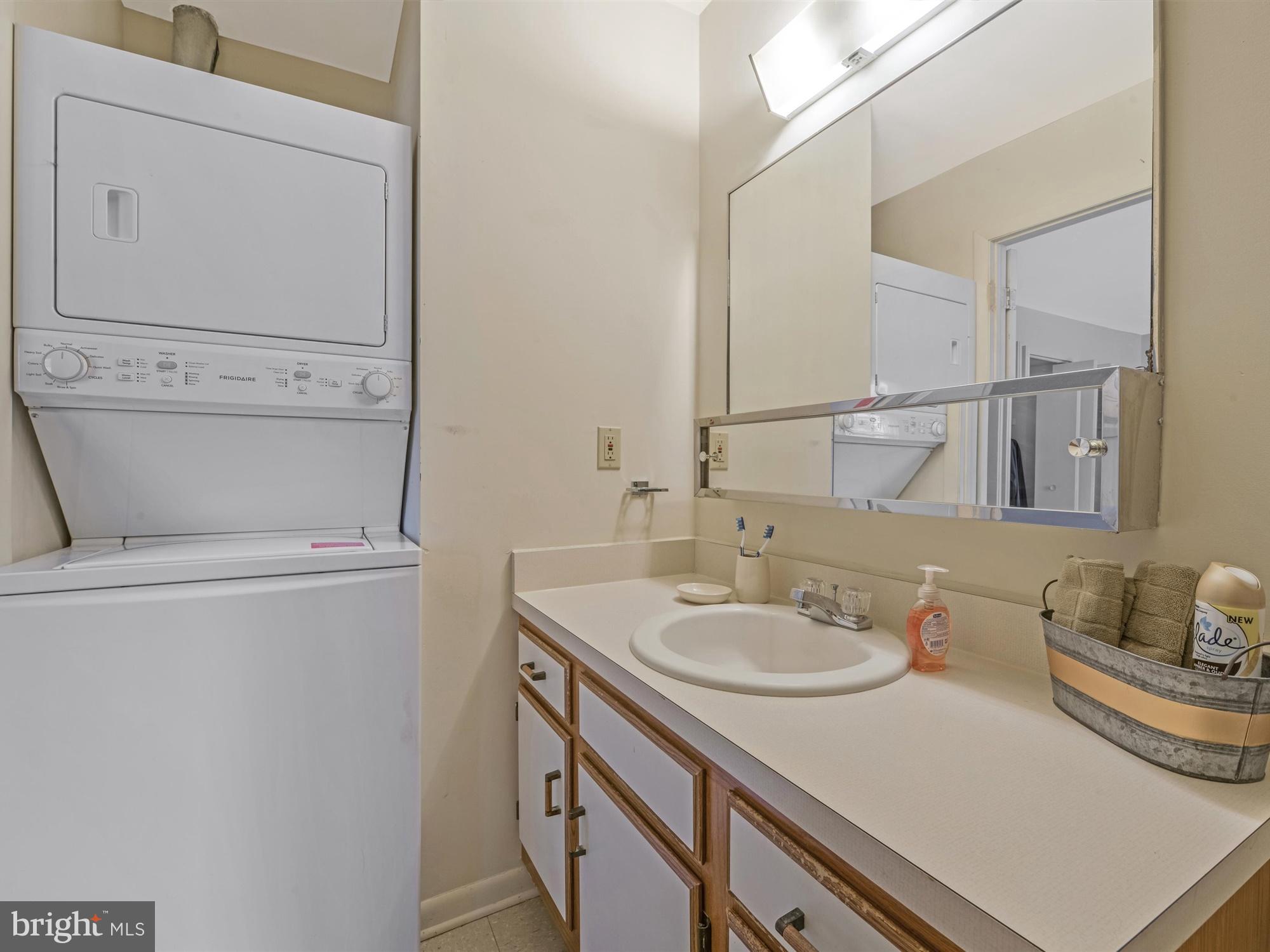 PARKSIDE TOWNHOMES - Residential