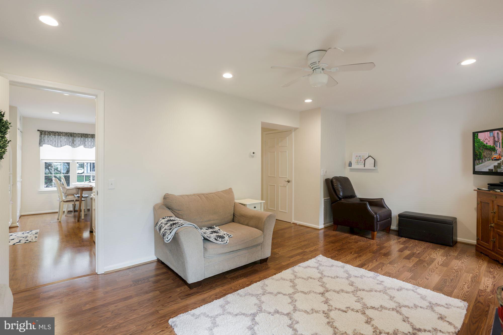 LONDON TOWN WEST - Residential