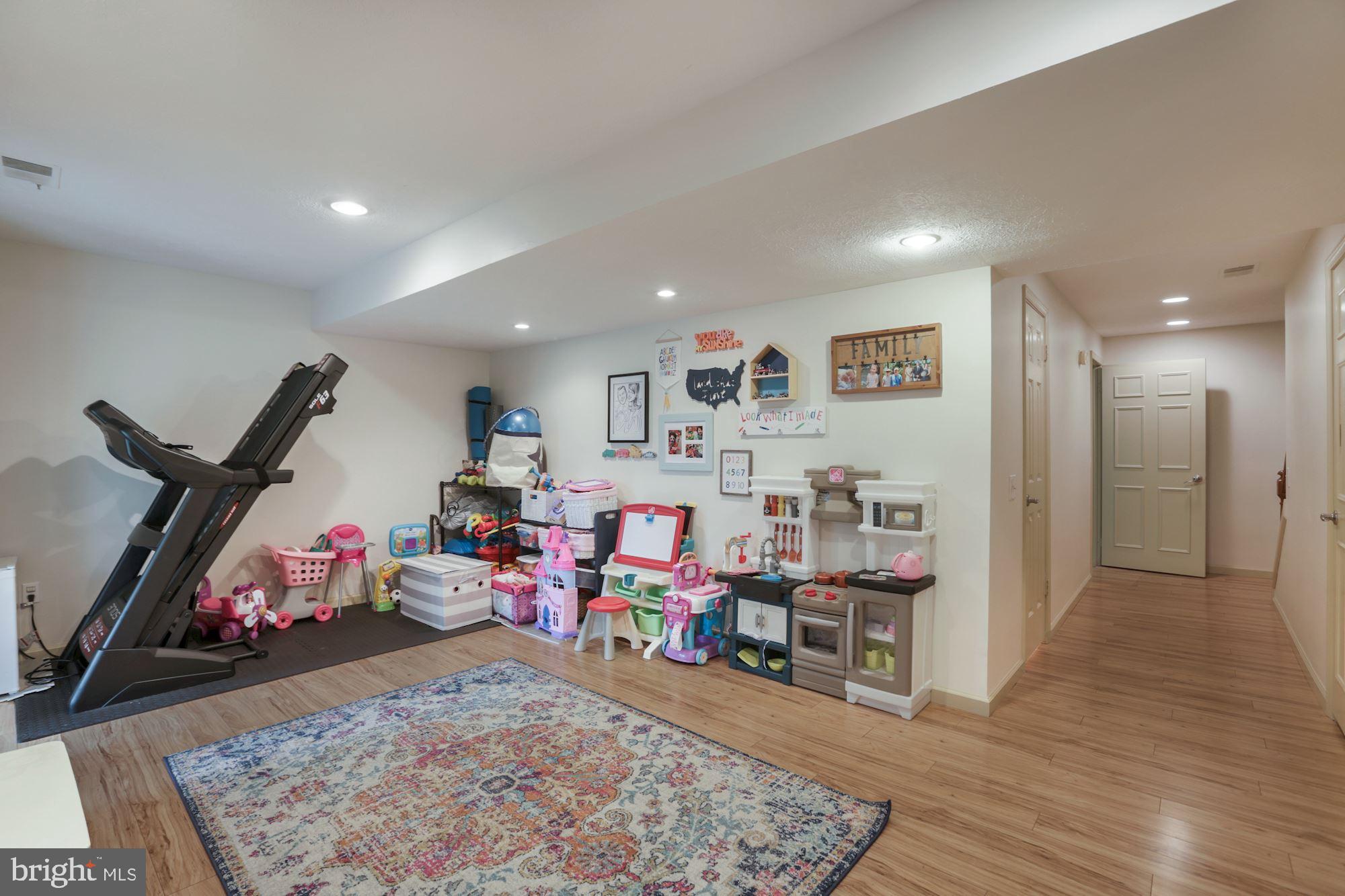 LONDON TOWN WEST - Residential