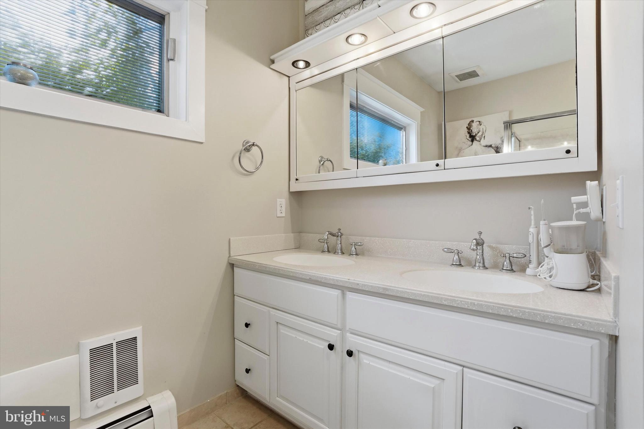 JENKINTOWN - Residential