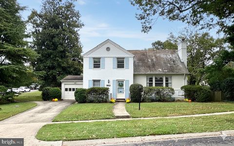 Photo of 5815 Cromwell Drive, BETHESDA, MD 20816 (MLS # MDMC2201728)