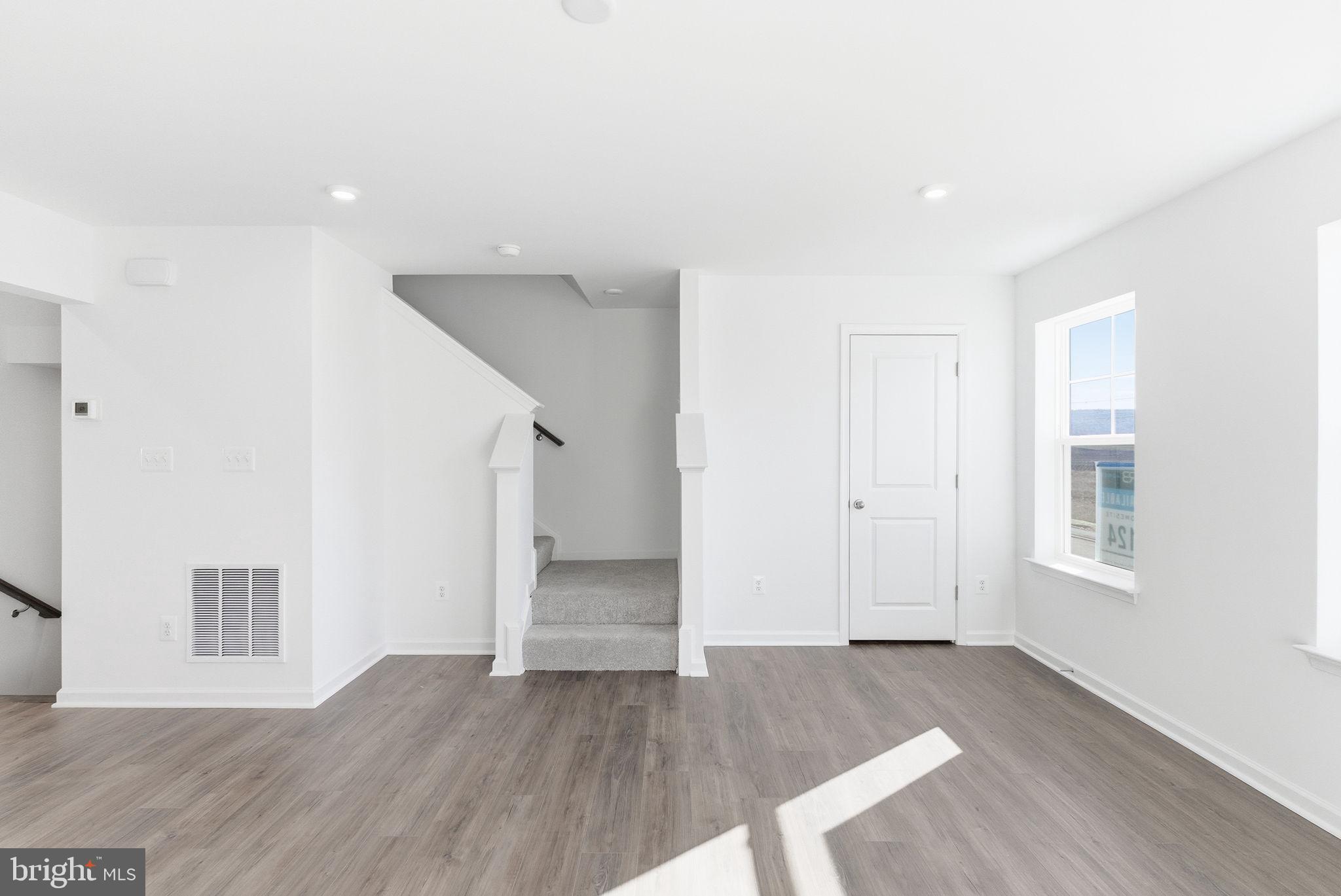 KING'S CROSSING - Residential