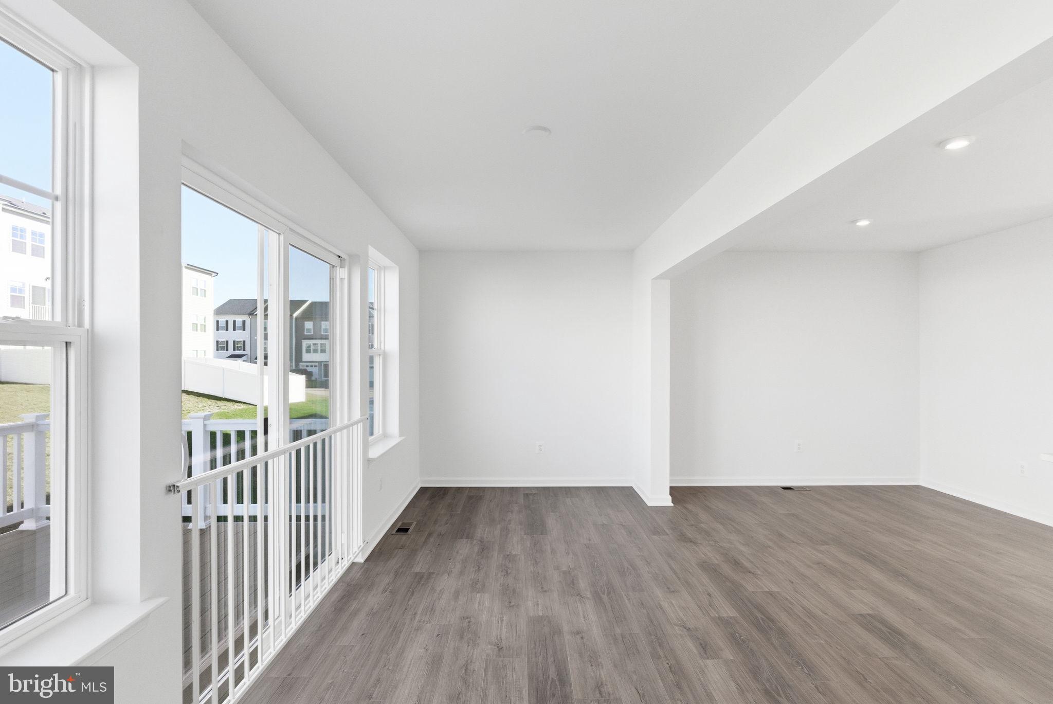 KING'S CROSSING - Residential