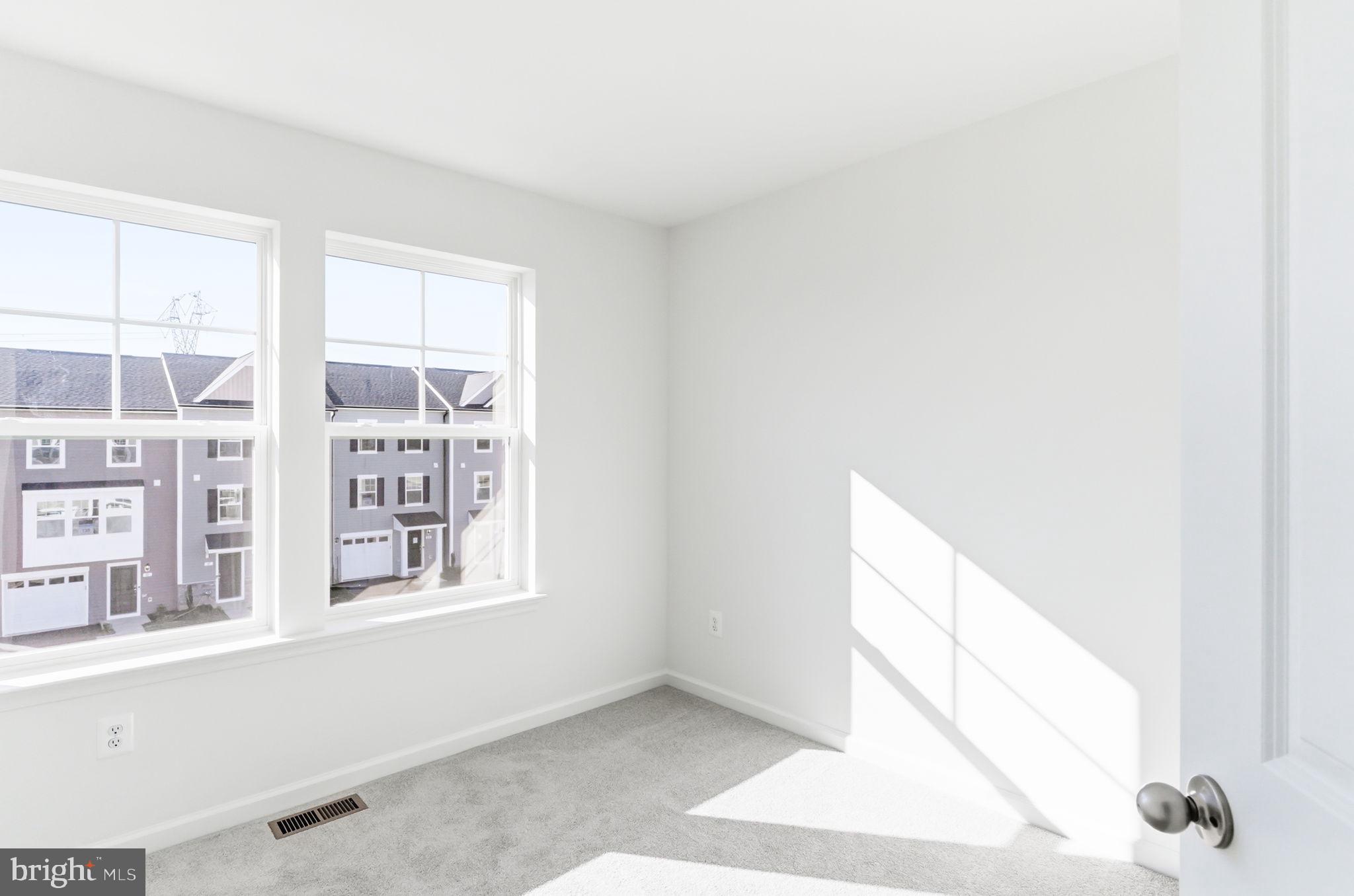 KING'S CROSSING - Residential