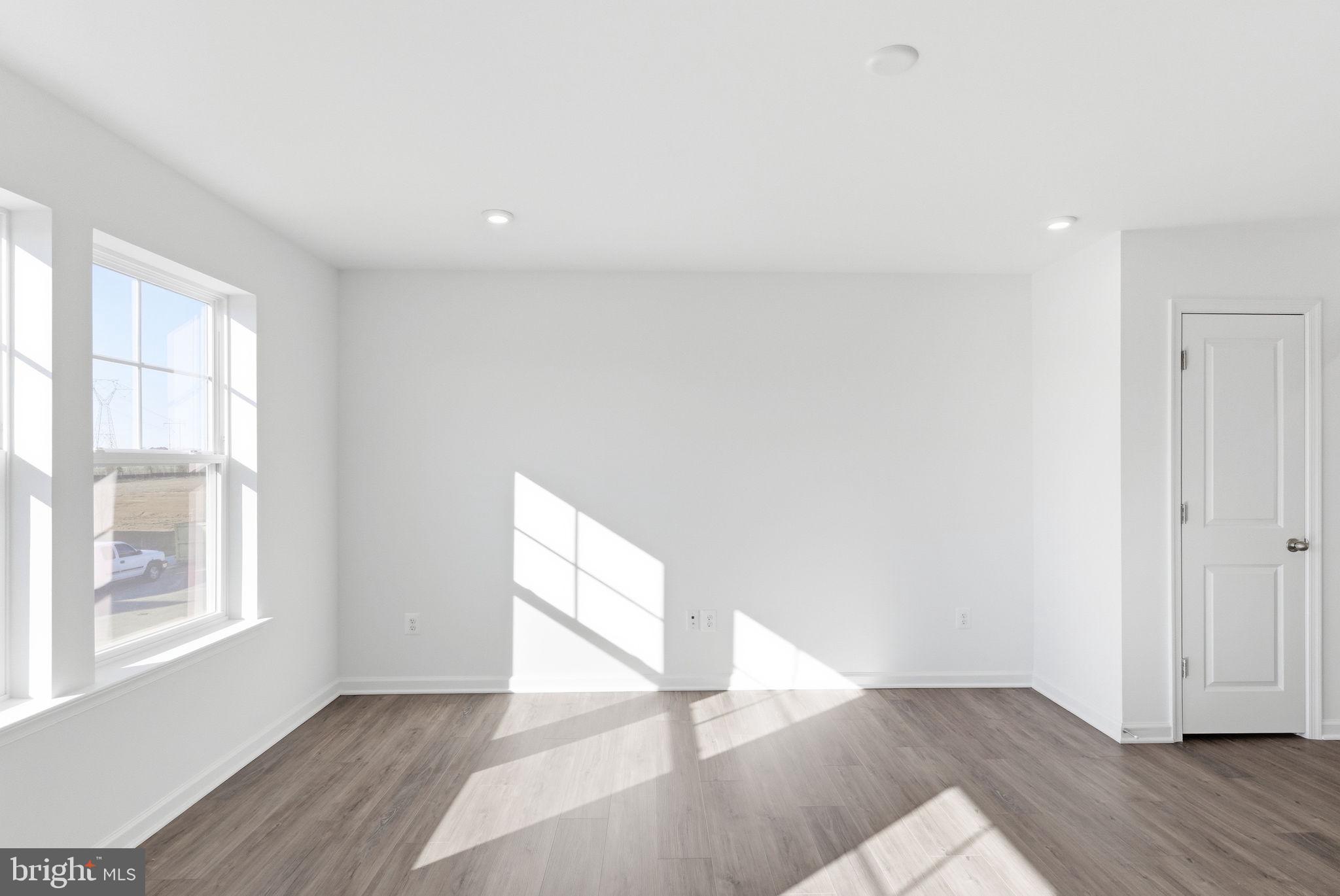 KING'S CROSSING - Residential