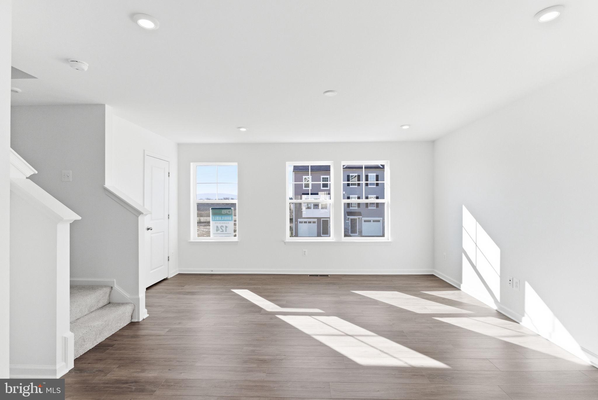 KING'S CROSSING - Residential