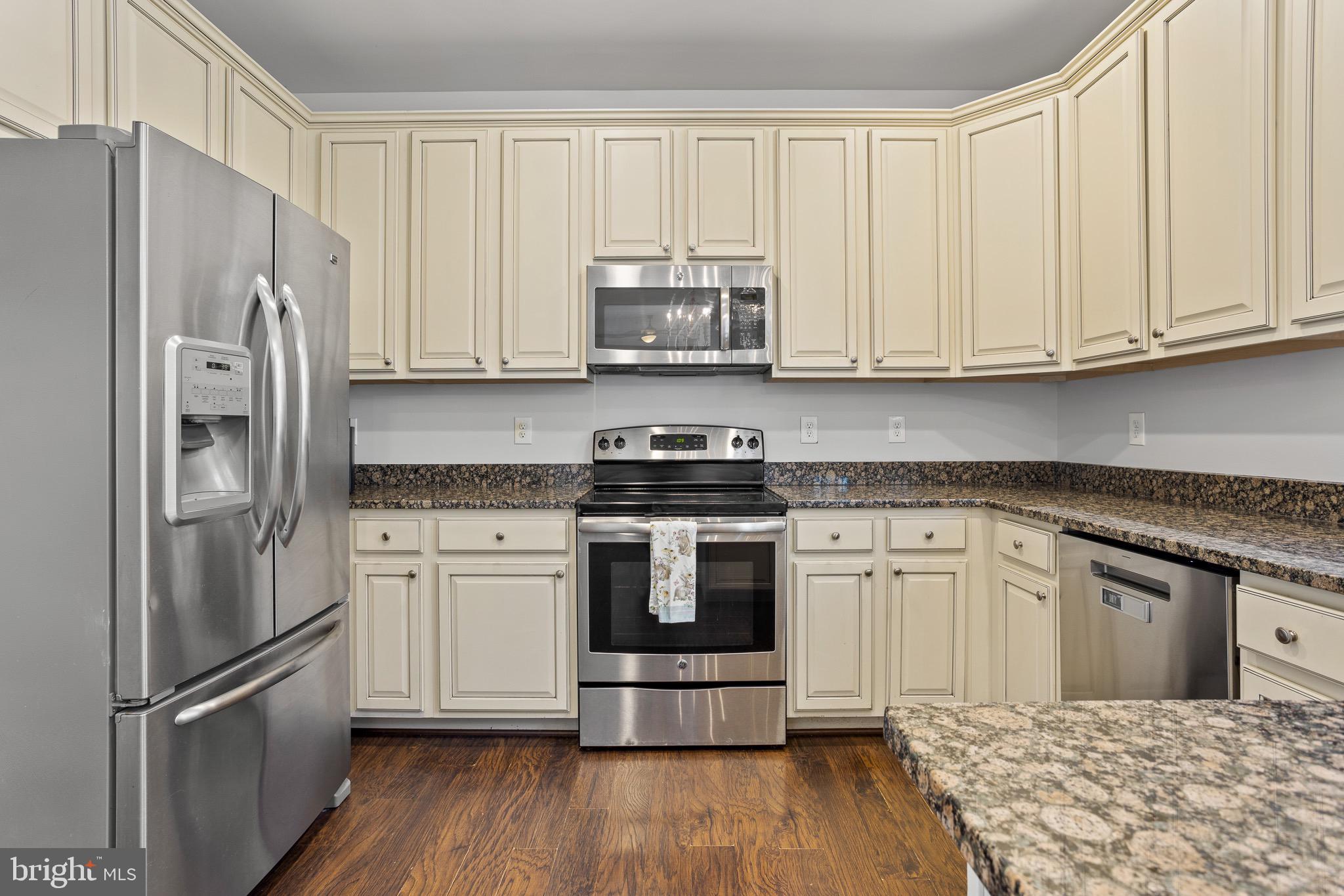 HOLBROOK ESTATES - Residential